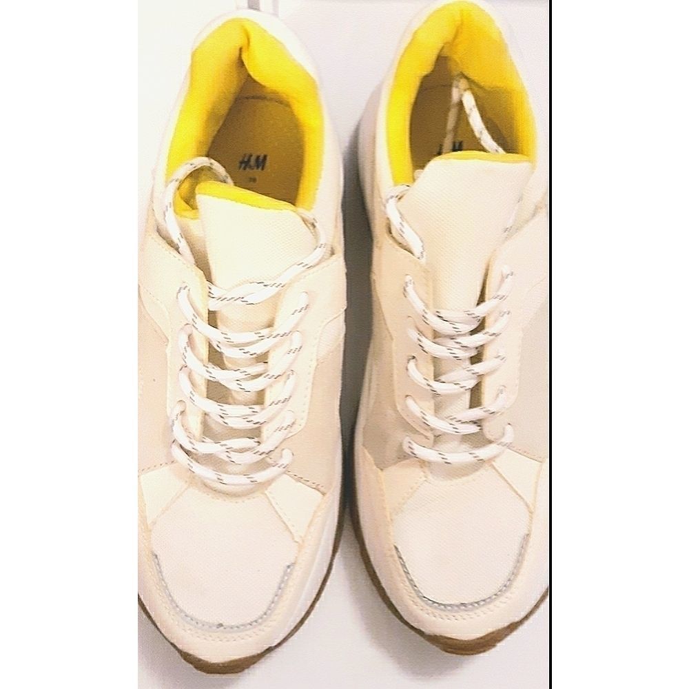H&M WHITE AND YELLOW SNEAKERS W BLACK/WHITE LACES(NEW)
